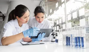 TRAINING KAJI ULANG MANAJEMEN DAN PENGENDALIAN SISTEM LABORATORIUM
