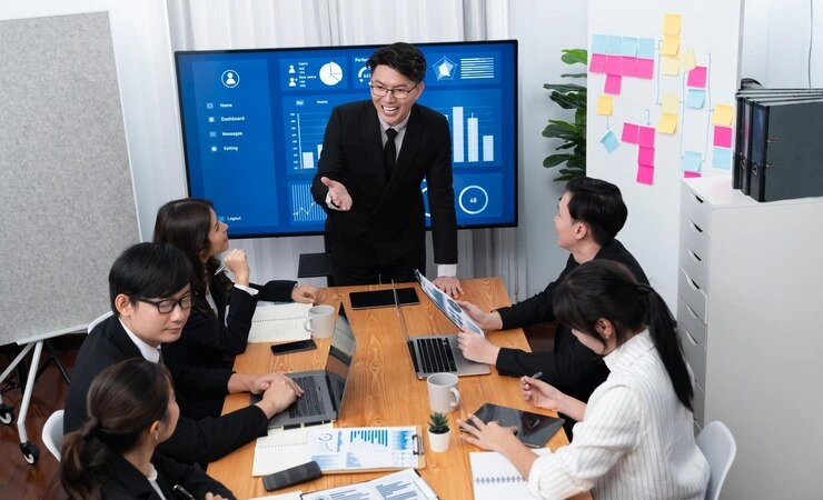 TRAINING MEETING MANAGEMENT SKILLS