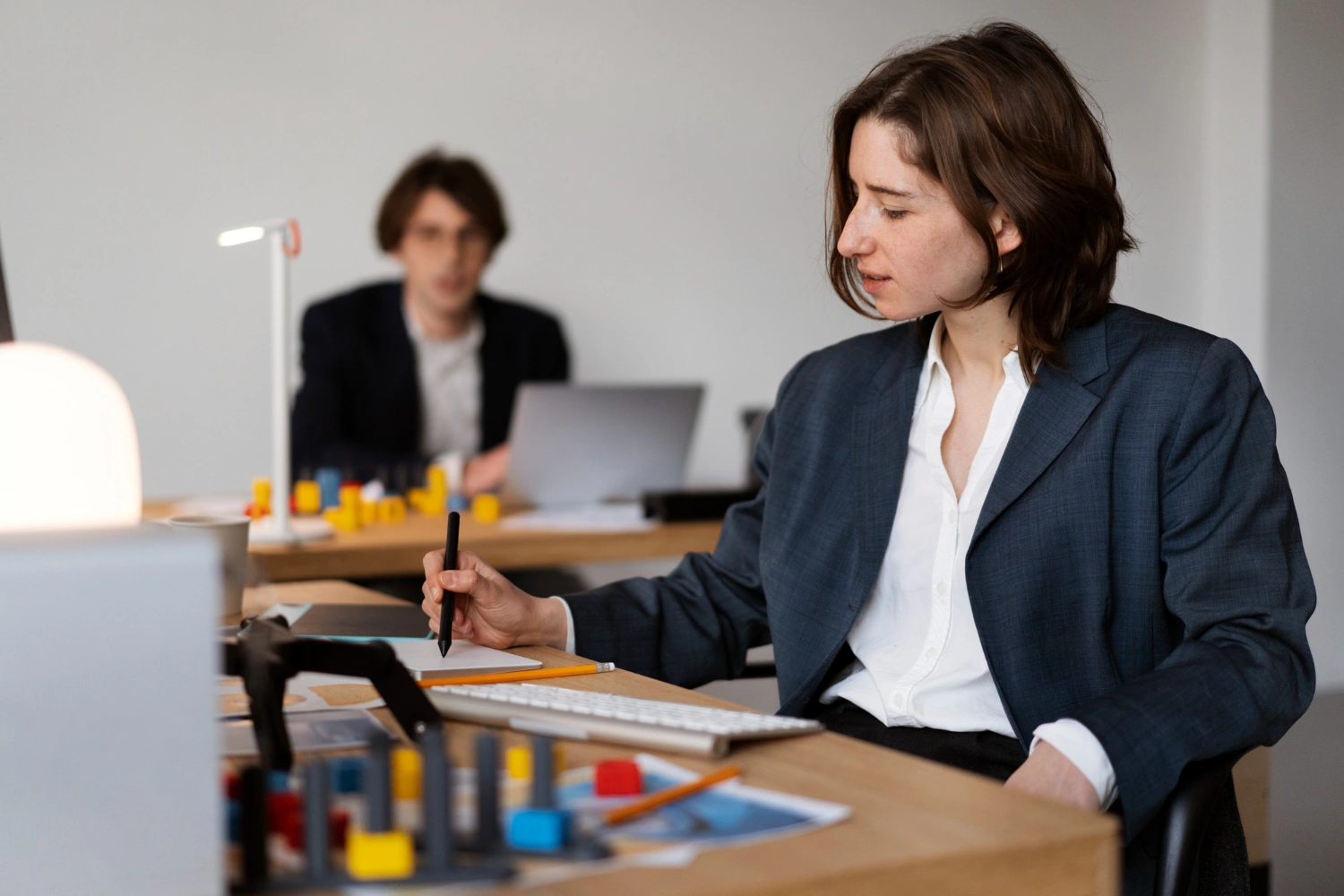 TRAINING MODERN OFFICE ADMINISTRATION