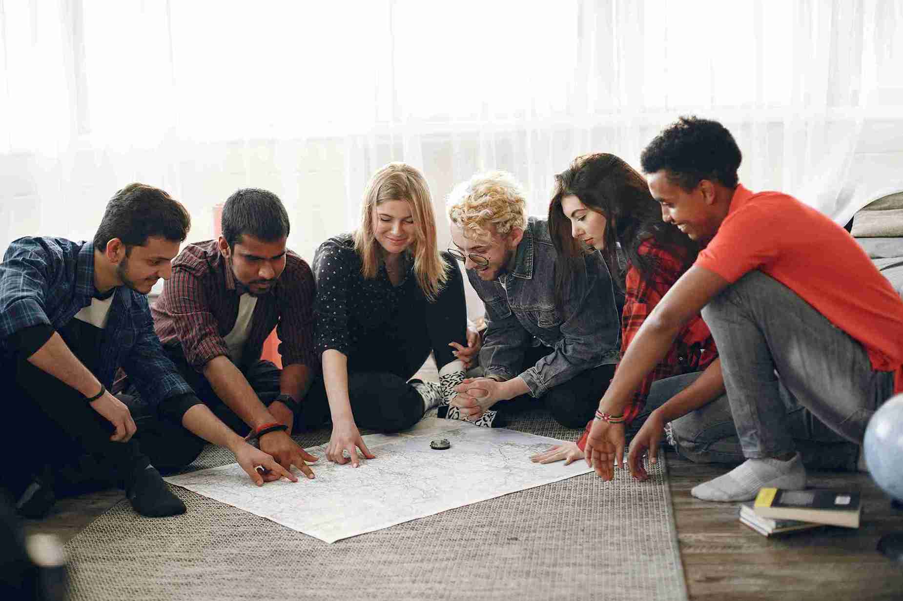 IN HOUSE TRAINING TEAM BUILDING UNTUK MENINGKATKAN KOLABORASI KERJA